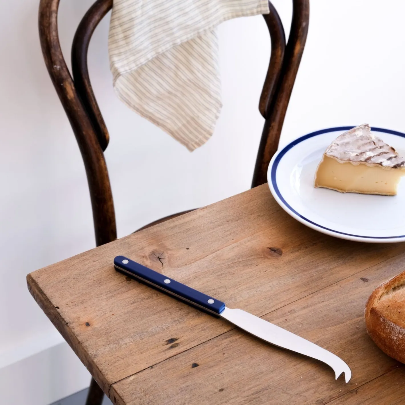 Sabre Paris Bistrot Solid, Navy blue | Cheese Knife