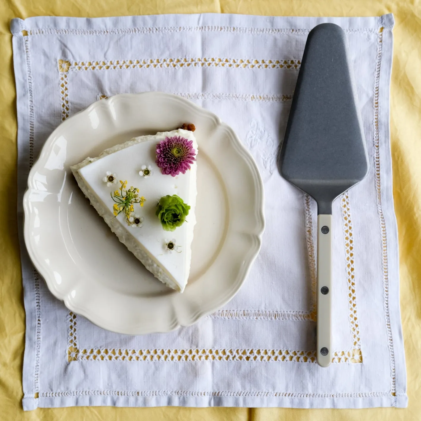 Sabre Paris Bistrot Vintage Solid, Ivory | Tart Server