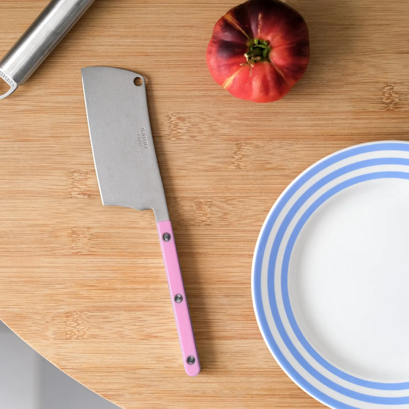 Sabre Paris Bistrot Vintage Solid, Pink | Cheese Cleaver