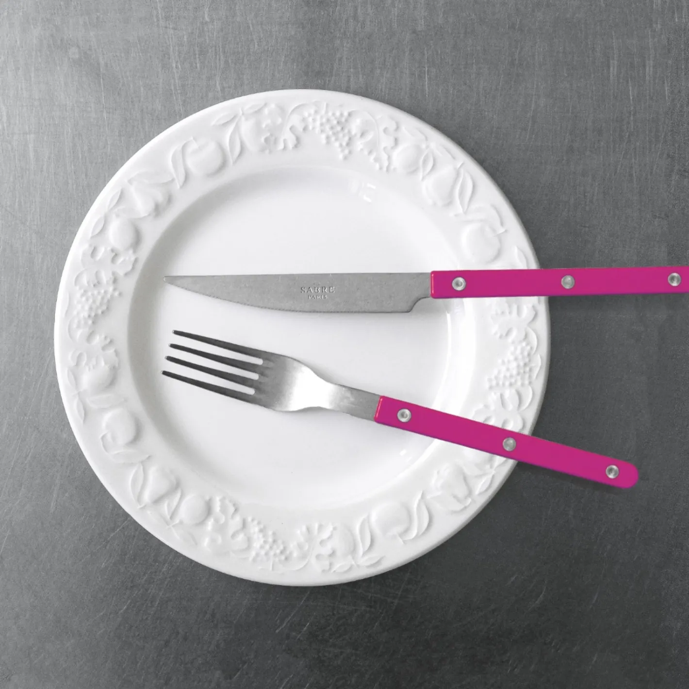 Sabre Paris Bistrot Vintage Solid, Raspberry | 48 Pieces Set