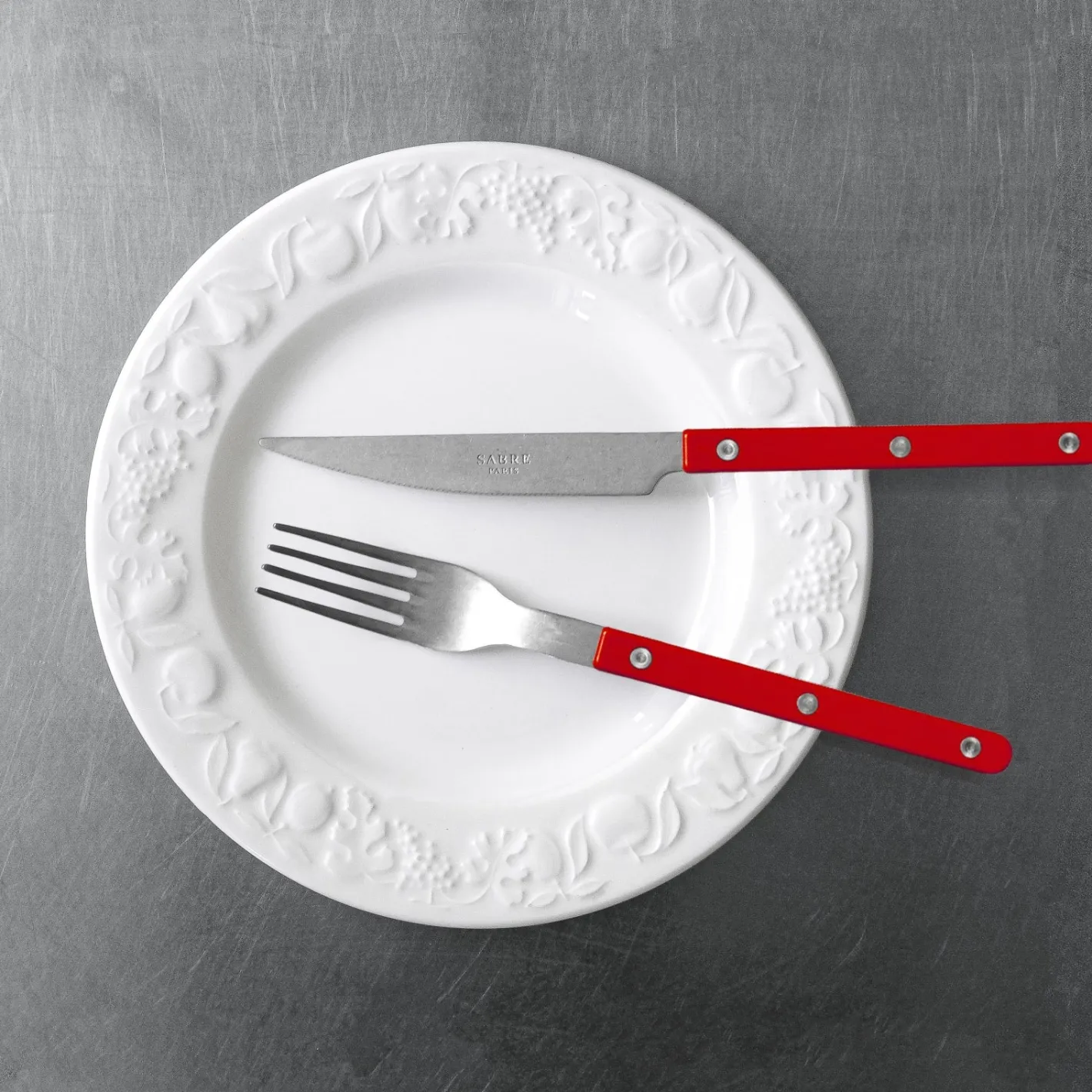 Sabre Paris Bistrot Vintage Solid, Red | Dinner Knife