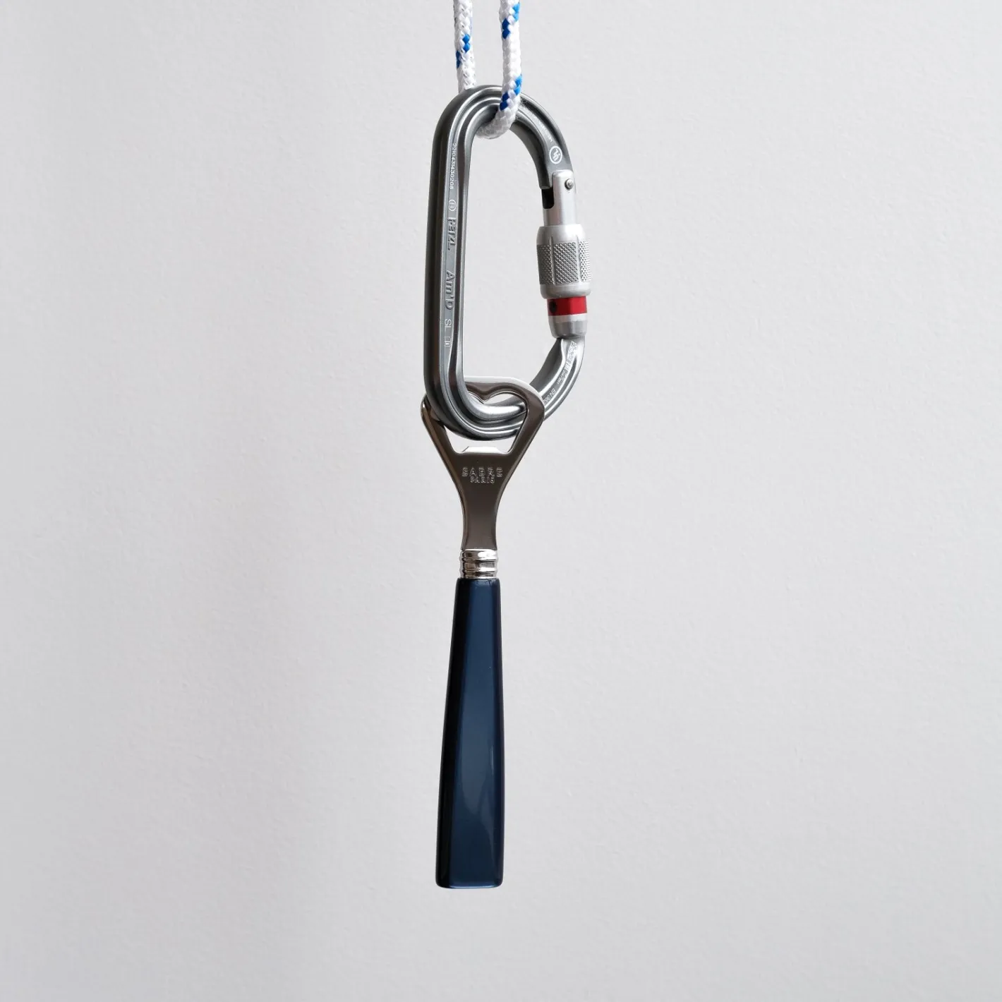 Sabre Paris Icône,Bleu nuit | Bottle Opener